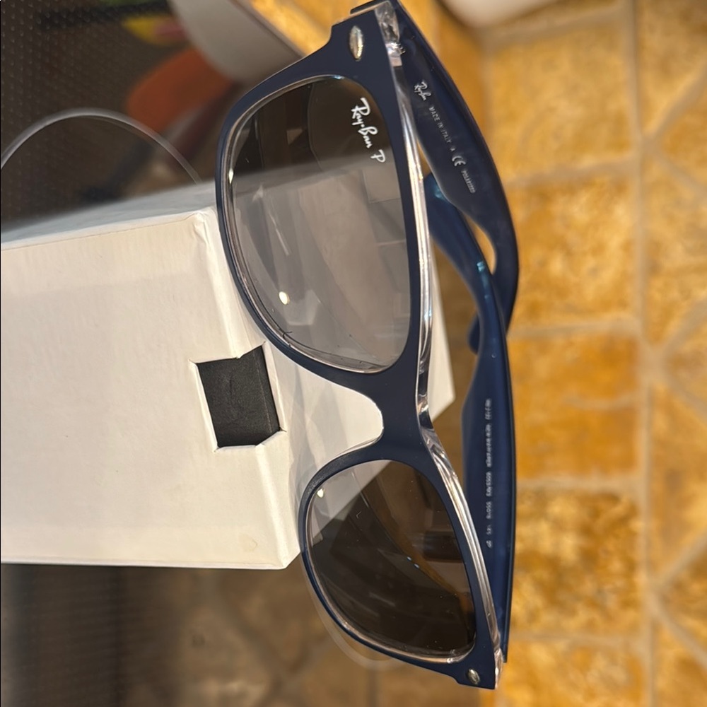 Ray-Ban Navy Sunglasses rubber coating on frames and sides (polarized)